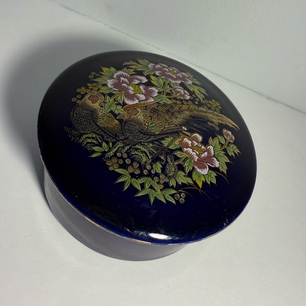 Trinket box Cobalt blue porcelain
Japanese birds
3”